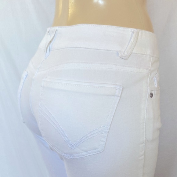 SALE!!! DEMOCRACY Jean Tummy Control Size 6 Skimmer Capri White Embroidered NWOT - Picture 10 of 10